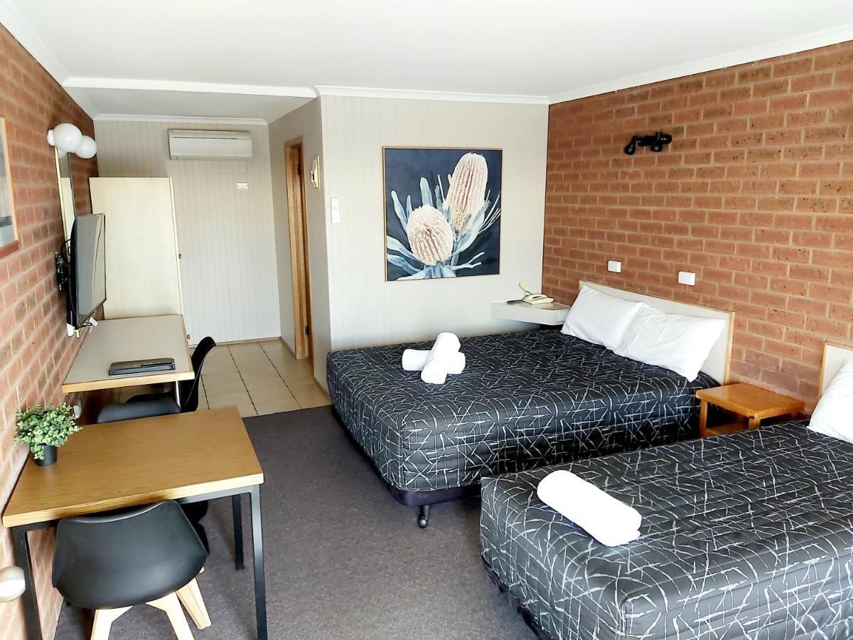 Country Mile Motor Inn Forbes Exteriér fotografie